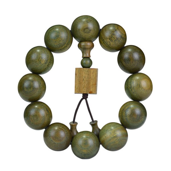 Green sandalwood, aged material, submerged in water, sandalwood, natural wood, Buddha beads, bracelets symbolize health and longevity
